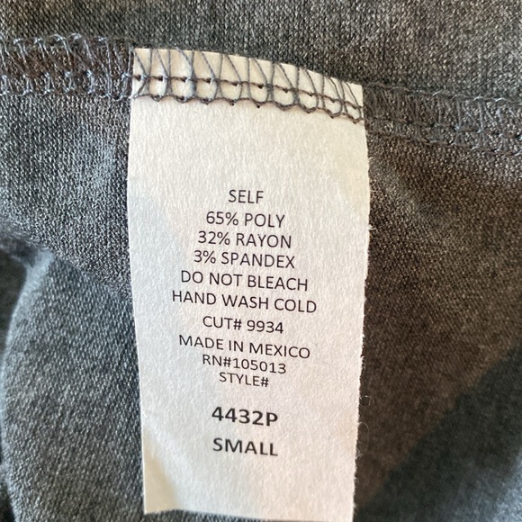 Andree by Unit charcoal grey, v-neck shirt with ties. - Picture 5 of 5